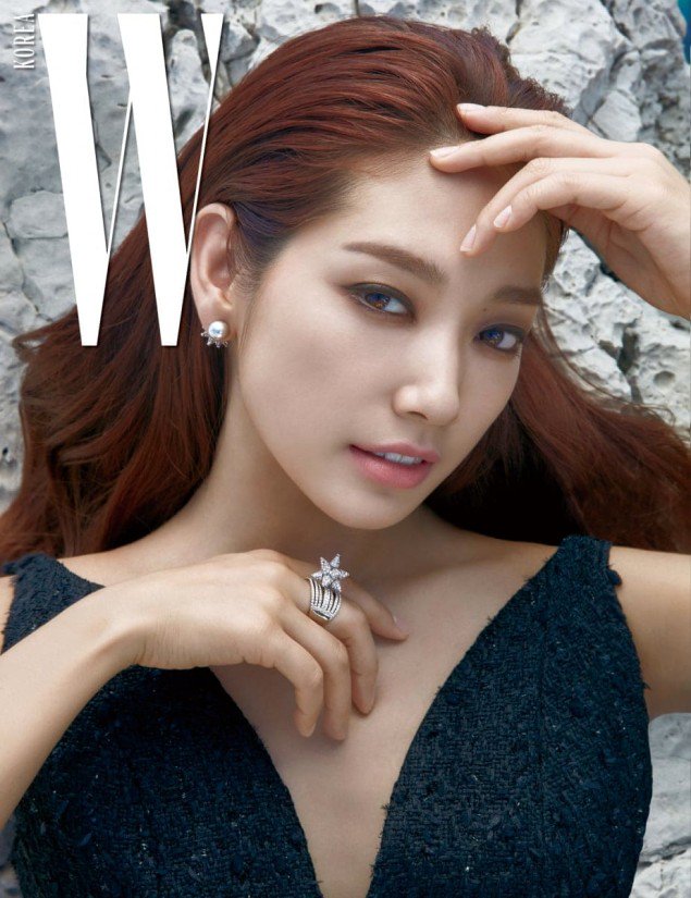 Элегантность Пак Шин Хе для августовского номера "W Korea"