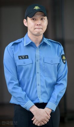 Пак Ючон из JYJ завершил свою обязательную военную службу