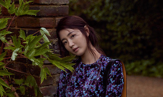 Актриса Ким Са Ран позировала для сентябрьского выпуска журнала "Singles"