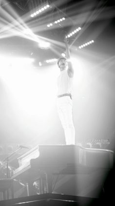 Тэмин из SHINee успешно завершил серию сольных концертов "OFF-SICK"