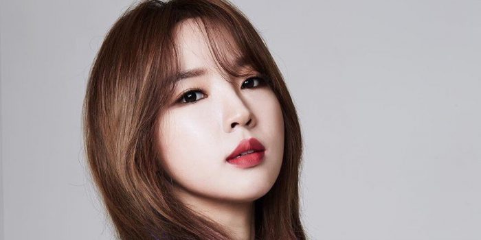 Сольная певица Чон Джи Юн расторгла контракт с ее нынешним агентством