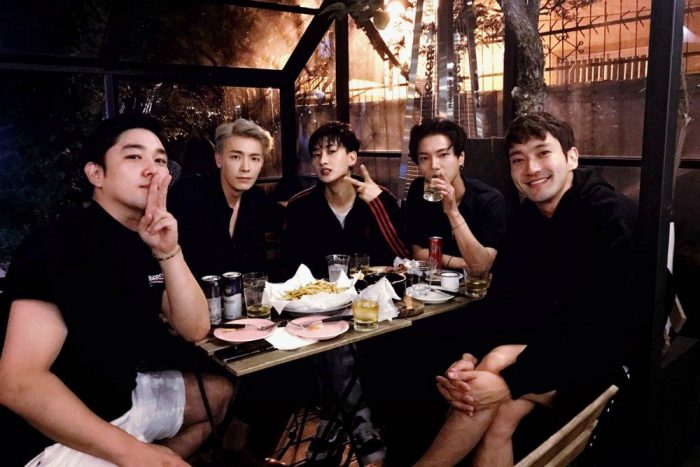 Йесон поделился совместными фотографиями участников Super Junior