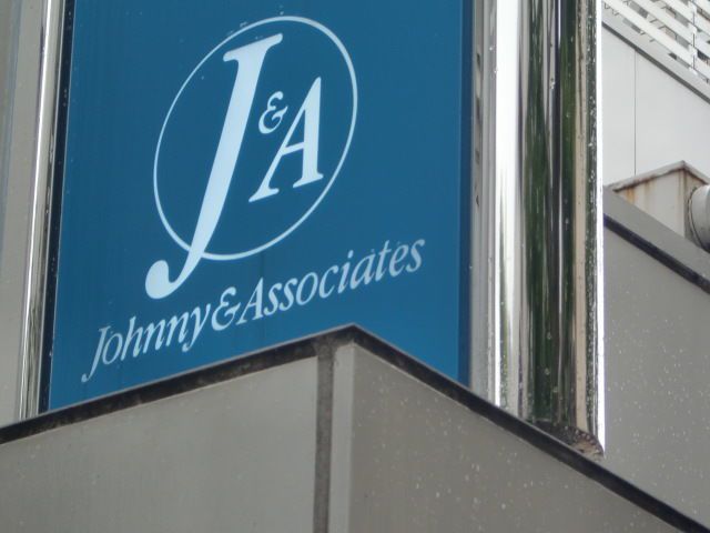 Реакция англоязычных нетизенов на предупреждение Johnny & Associates относительно сталкерства
