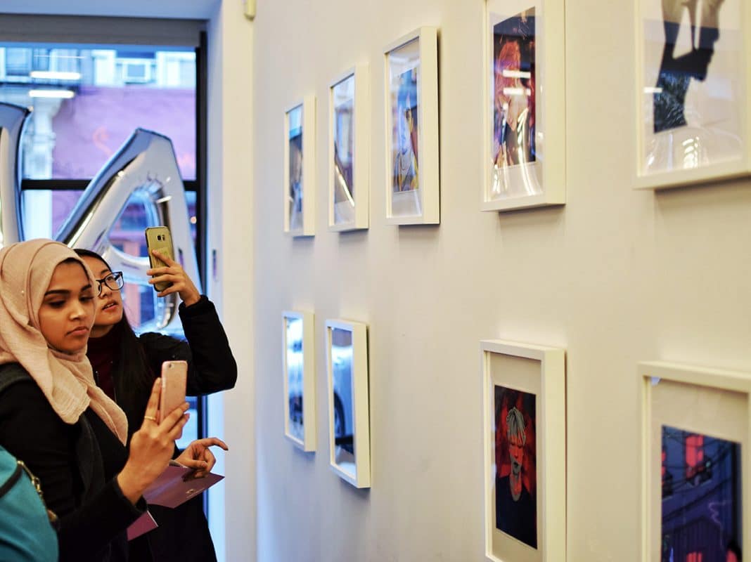Выставка творчества поклонников BTS прошла в Нью-Йорке