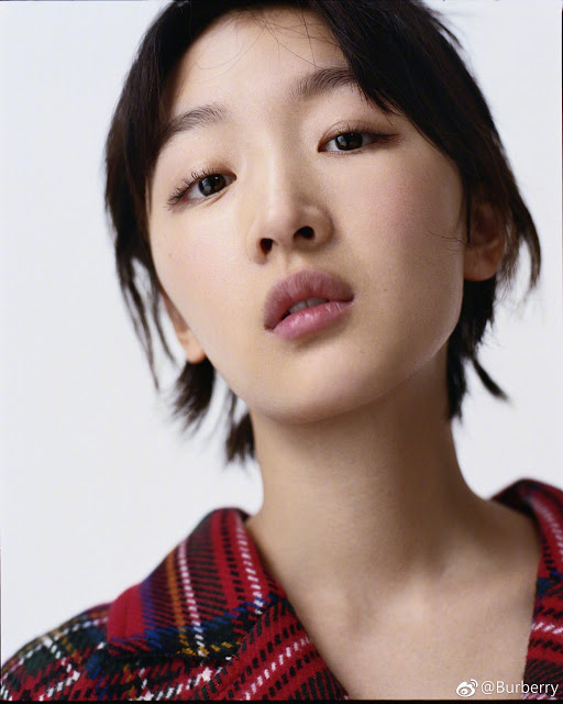 Актриса Чжоу Дун Юй станет представительницей бренда Burberry