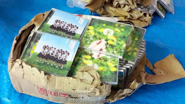 Японский фанат незаконно избавился от 585 CD-дисков группы AKB48