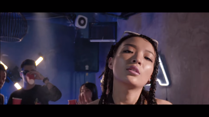Хип-хоп исполнительница VAVA представила клип на песню "RAP STAR"