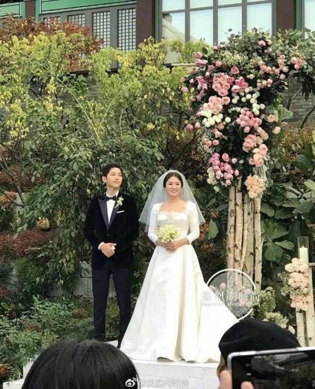 Поклонники делятся фотографиями со свадьбы "Сон-Сон" в социальных сетях