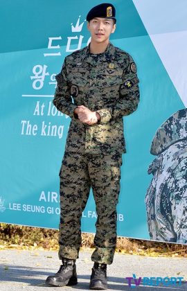 Ли Сын Ги официально завершил свою военную службу