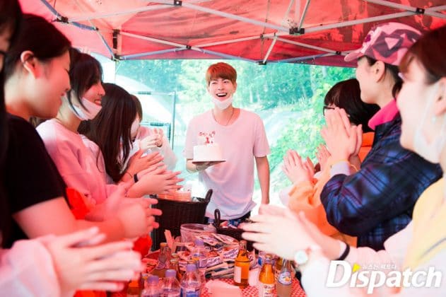 Хон Джон Хён празднует свою 10-ю годовщину с дебюта общественным мероприятием + проводит мини-фанмитинг 