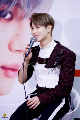 [Интервью] Тэмин из SHINee признается, что он не идеальный певец, но хочет иметь хорошее влияние на к-поп индустрию