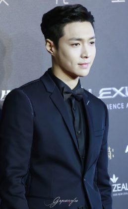 Лэй из EXO победил в номинации 14-ой ежегодной церемонии "Esquire Man At His Best"