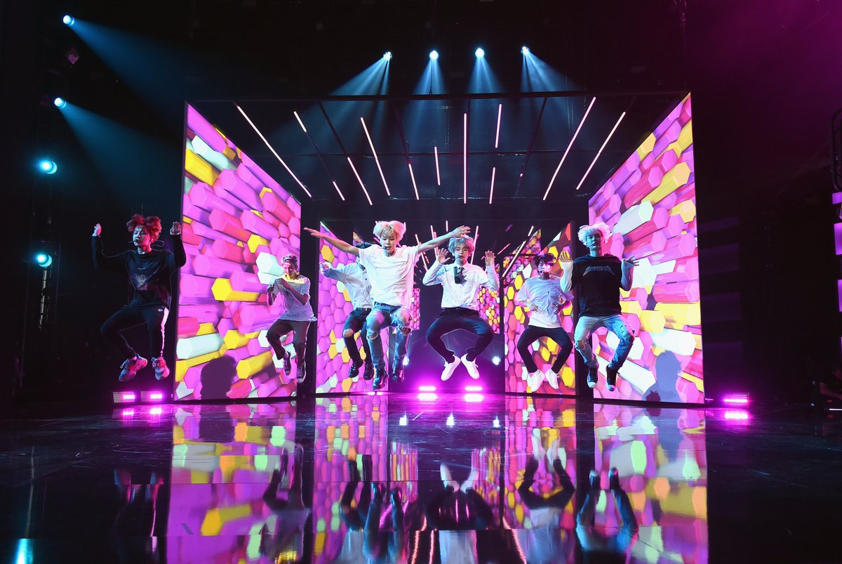 Фотографии BTS с репетиции выступления на 2017 American Music Awards