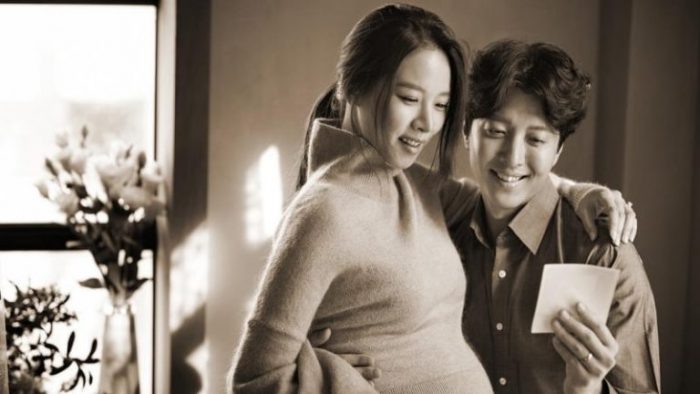 Чо Юн Хи и Ли Дон Гон любуются будущим ребёнком