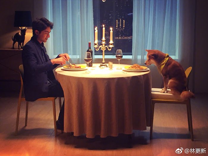 Интересный гость на ужине актера Линь Гэн Синя привлек внимание нетизенов