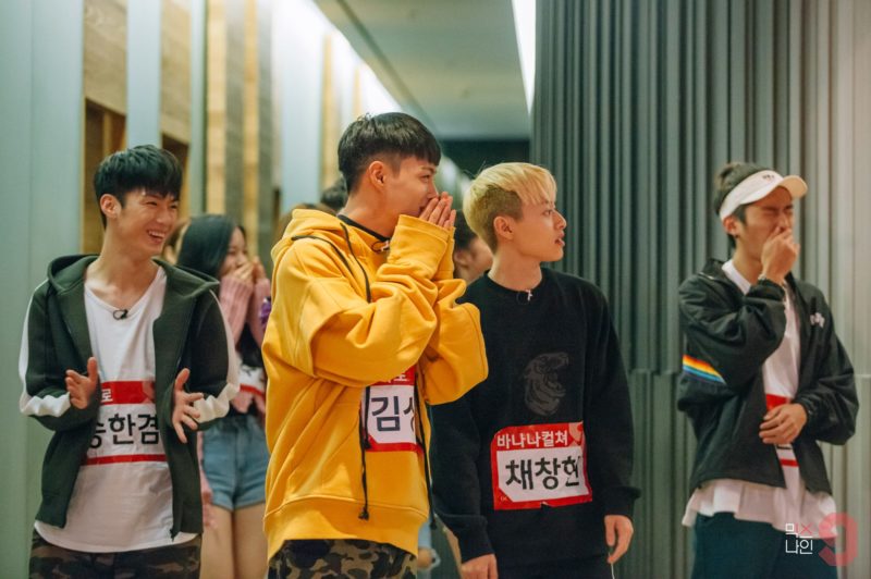 Участники MIXNINE впервые посетили YG Entertainment