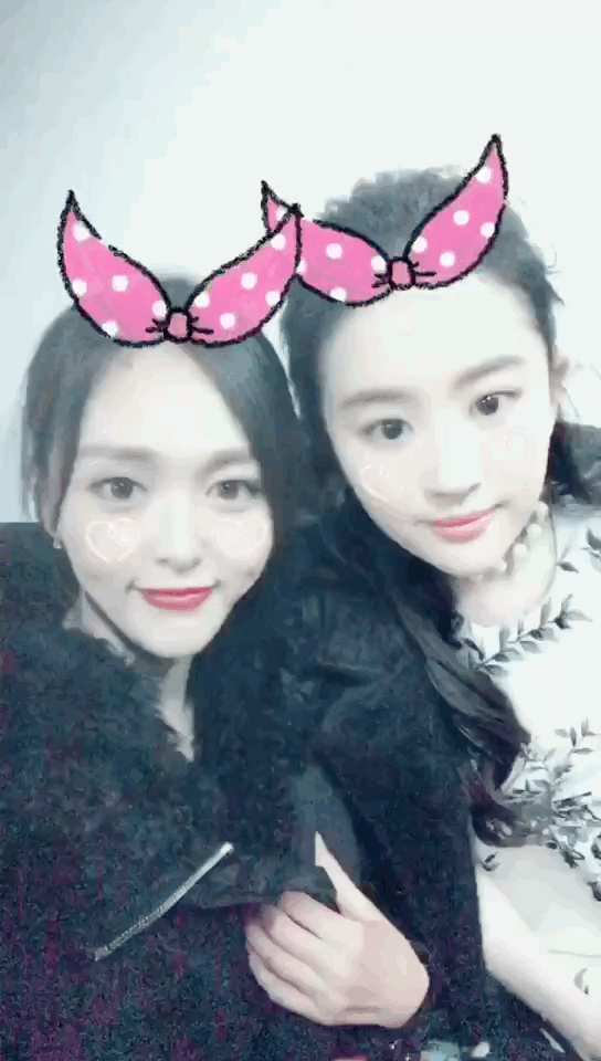 Лю Ифэй и Тиффани Тан поделились в Weibo фотографиями друг с другом