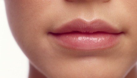 Новый тренд азиатских женщин: уменьшение губ