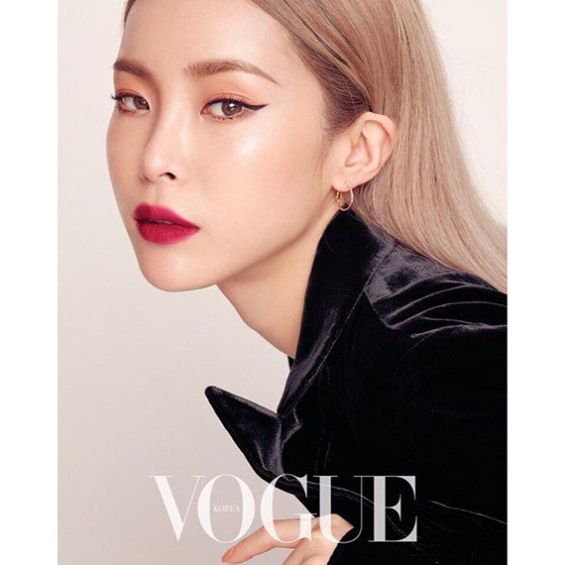 Heize позировала для нового выпуска журнала Vogue Korea