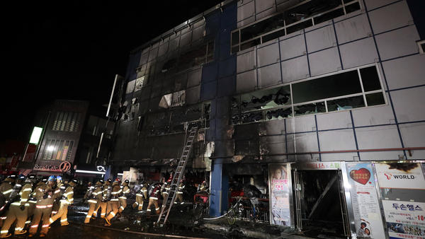 В результате пожара в спортивно-оздоровительном комплексе города Чечхон погибло 29 человек