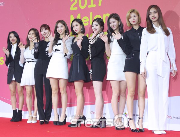 Красная дорожка музыкальной церемонии "2017 Melon Music Awards"