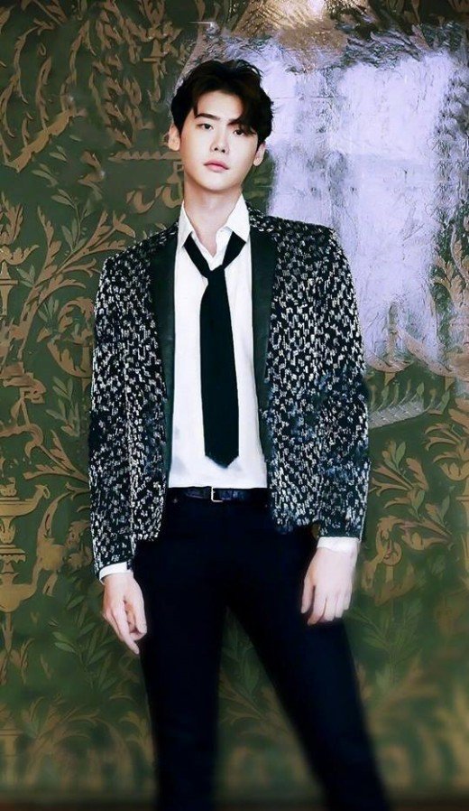 Ли Чон Сок появится на обложке декабрьского выпуска "Elle Men"