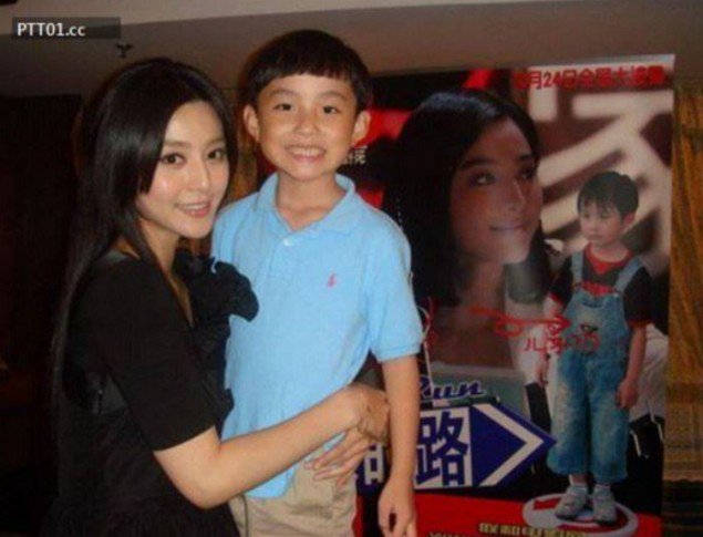 Младший брат популярной китайской актрисы станет айдолом в Корее
