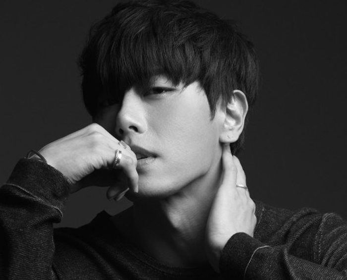 Певец Пак Хё Шин покорил чарты с новым синглом "Sound Of Winter"