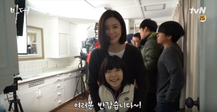 Ли Бо Ён играет с Хё Юль, словно с родным ребёнком, на съёмках дорамы "Мама"