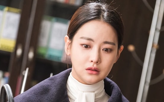 Канал tvN делится кадрами с О Ён Со из нового эпизода дорамы "Хваюги"
