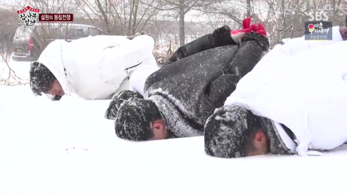 Рискованные снежные игры участников шоу "The Butlers"
