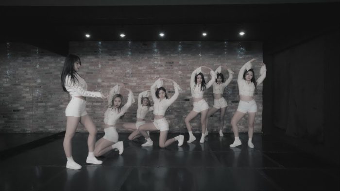 Dream Catcher подарили фанатам особый танцевальный клип "Full Moon"
