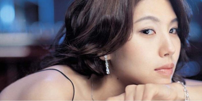 Поклонники отметили 13-ю годовщину со дня смерти актрисы Ли Ын Джу