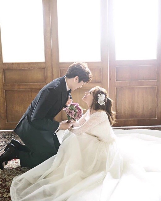Актриса Лим Су Хён объявила о свадьбе с профессиональным игроком в баскетбол Ду Кён Мином
