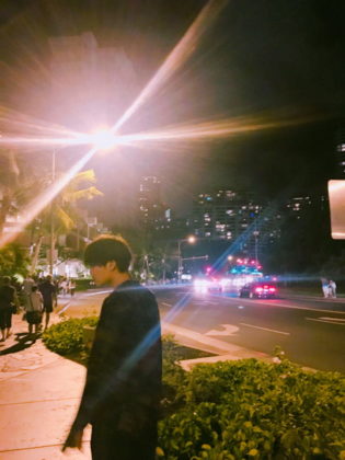 Кай из EXO делится с поклонниками фотографиями, которые были сделаны во время его отдыха с семьей