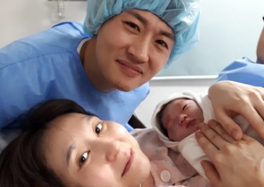 Экс-участник V.O.S Пак Джи Хон стал отцом в шестой раз!