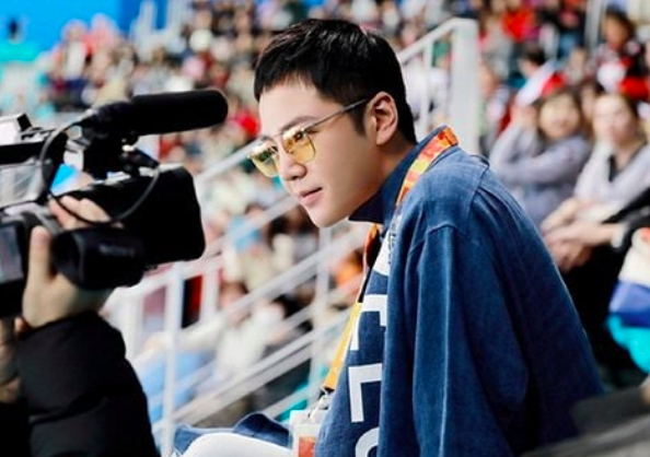 Чан Гын Сок вместе с поклонниками посетил хоккейный матч Паралимпийских игр