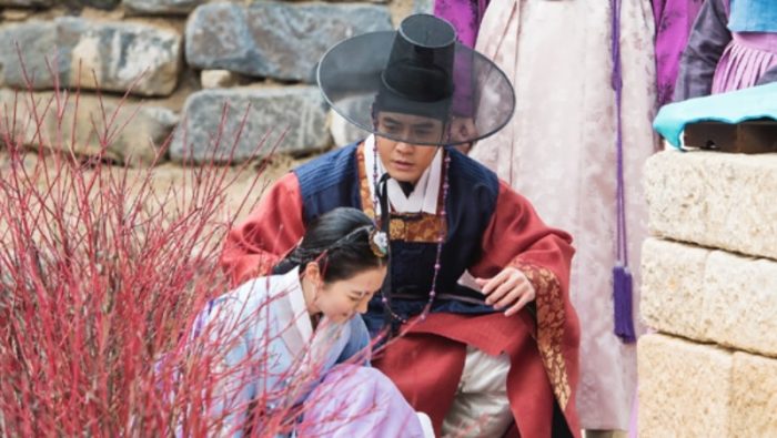 TV Chosun поделился кадрами первой встречи Сон Джа Хён и Ли Кана из дорамы «Великий принц»