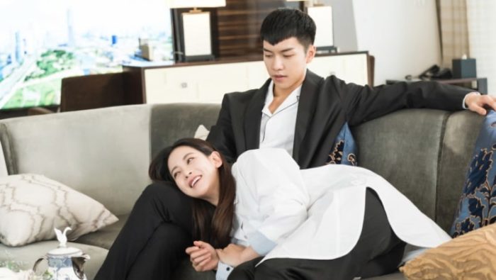 Канал tvN поделился новыми кадрами из дорамы "Хваюги" с Ли Сын Ги и О Ён Со