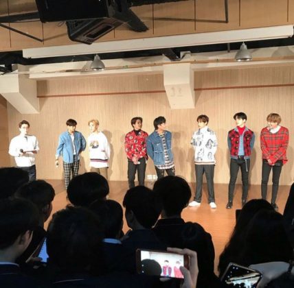 GOT7 удивили студентов "Hanlim Multi Art School" своим неожиданным визитом