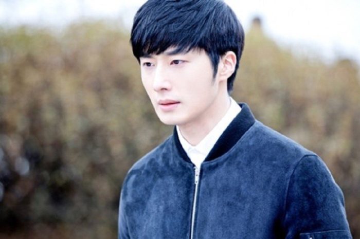 Актер Чон Иль У попал под огонь критики за его выражение соболезнования покойному актеру Чо Мин Ки