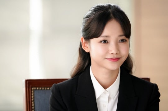Ха Ён Су в роли оптимистичной студентки в дораме «Богатый мужчина, бедная женщина»