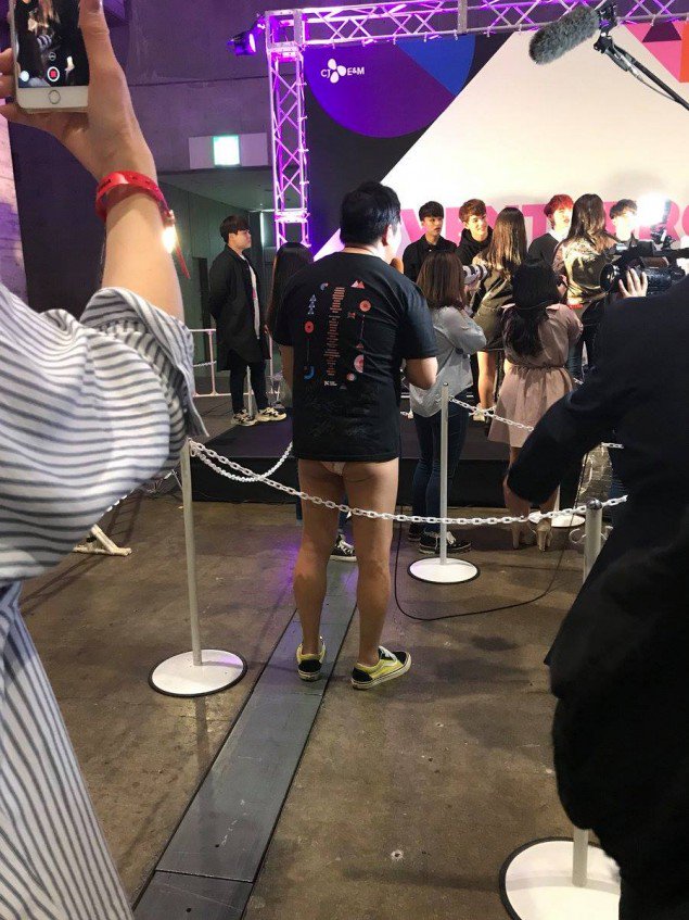 Неоднозначная ситуация, произошедшая с участниками BLK во время KCON 2018 JAPAN, вызвала разногласия в сети
