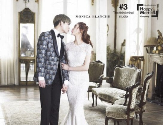 Актриса Хам Со Вон (42) и Джин Хуа (24) опубликовали свадебные фотографии