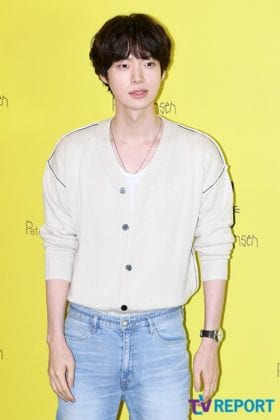 Актер Ан Джэ Хён привлек внимание общественности своей новой прической