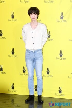 Актер Ан Джэ Хён привлек внимание общественности своей новой прической
