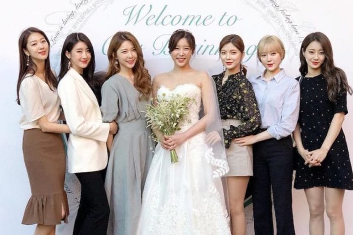 Участницы группы Nine Muses поделились фотографиями со свадьбы СонА