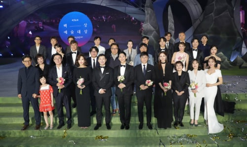Чон Хэ Ин ответил на критику в адрес своего поведения на премии 54th Baeksang Arts Awards