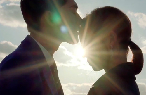 Сцена поцелуя сериала "Отсюда к сердцу" покоряет зрителей