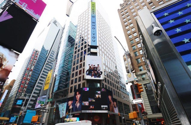 NU'EST W выразили свою любовь к фанатам с помощью билбордов на Таймс-Сквер